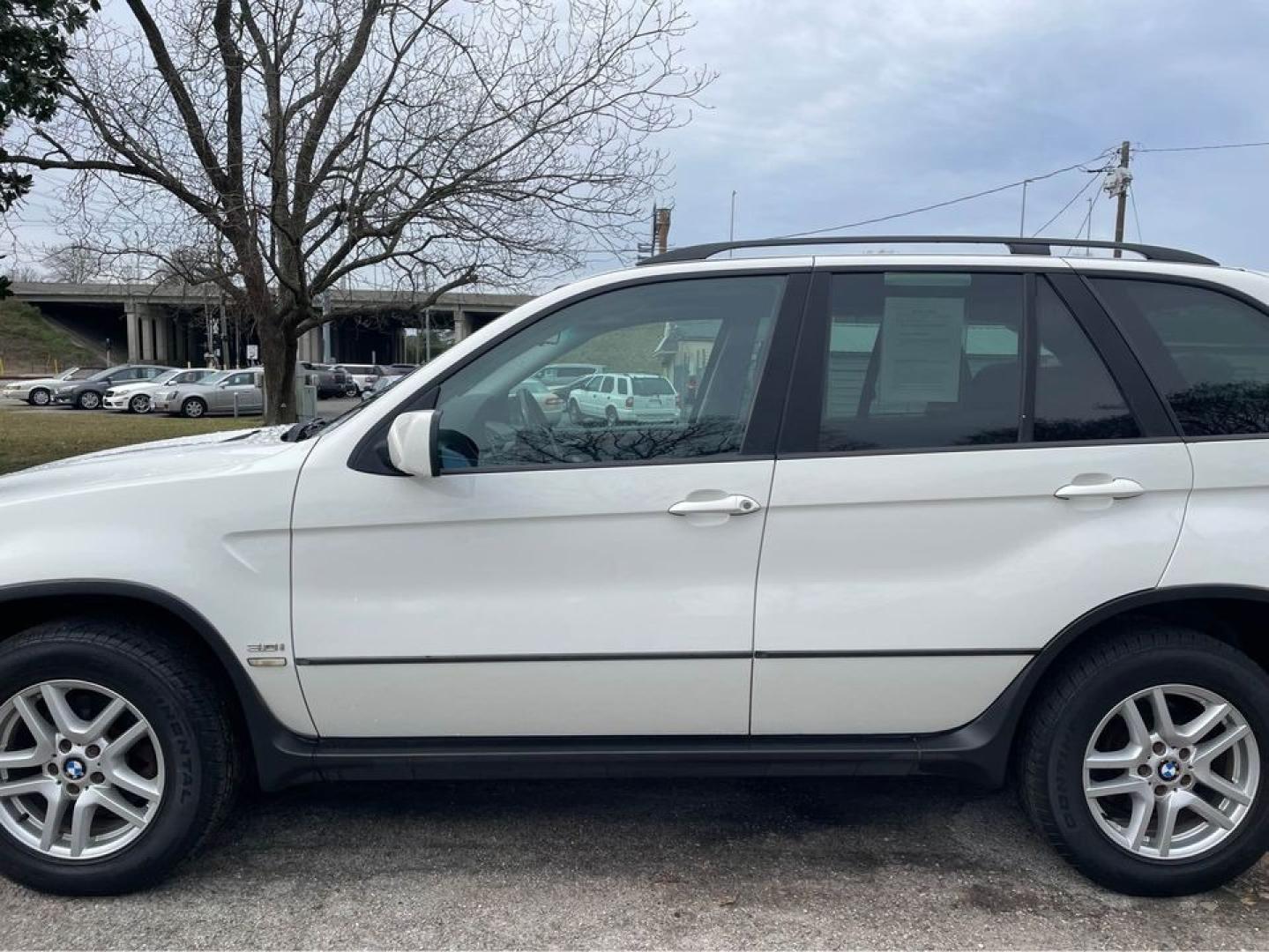 2004 WHITE /Black BMW X5 (5UXFA13514L) with an i6 3.0 engine, Automatic transmission, located at 5700 Curlew Drive, Norfolk, VA, 23502, (757) 455-6330, 36.841885, -76.209412 - Photo#2